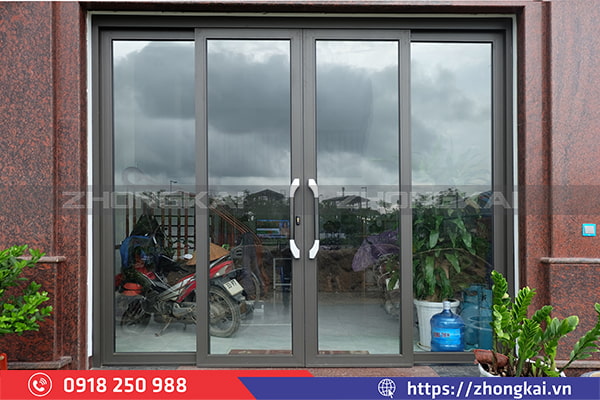 Cửa làm từ nhôm thanh Profile màu ghi