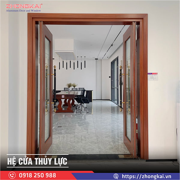 cửa chính mở ra hay mở vào